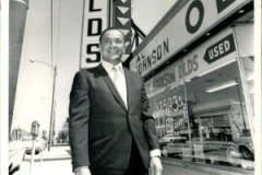 vintage-used-car-dealership-15