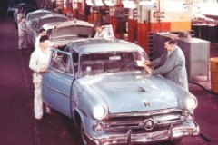 ford-1952-final-inspection-assembly-line