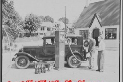 family-of-four-in-chevy-chase-purchasing-gas-i